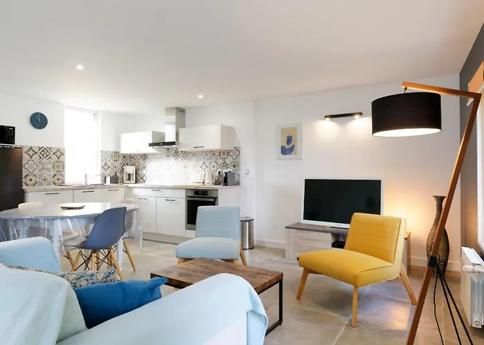 Hébergement de vacances De Groupes&piscine De La Maison Bleue Du Gers *