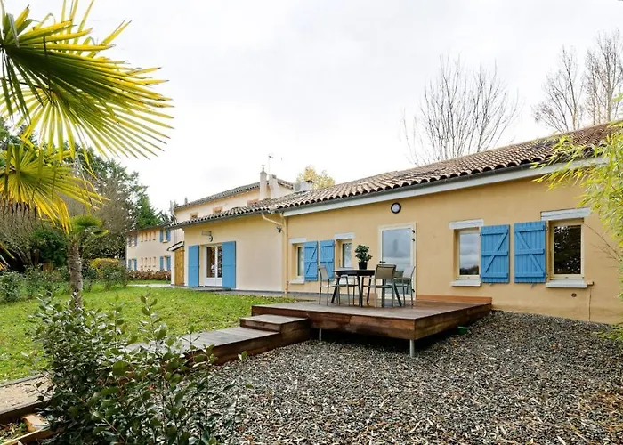 Hébergement de vacances De Groupes&piscine De La Maison Bleue Du Gers *