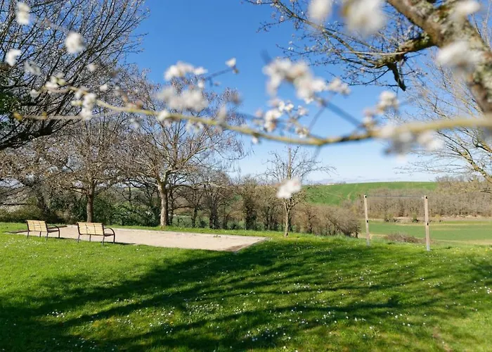 De Groupes&piscine De La Maison Bleue Du Gers Hébergement de vacances Savignac-Mona