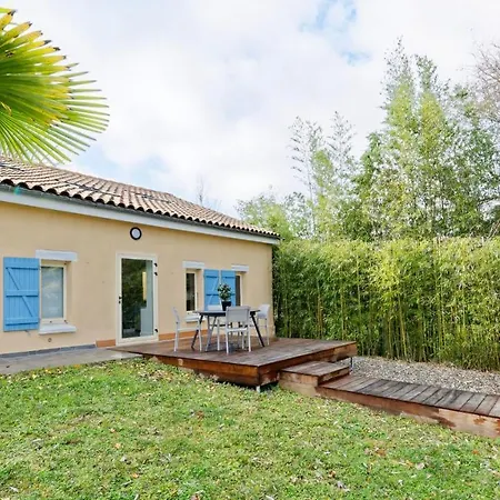 De Groupes & Piscine De La Maison Bleue Du Gers Ferienhaus Savignac-Mona