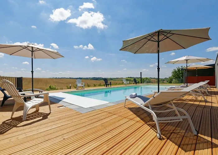 Casa vacanze De Groupes & Piscine De La Maison Bleue Du Gers *