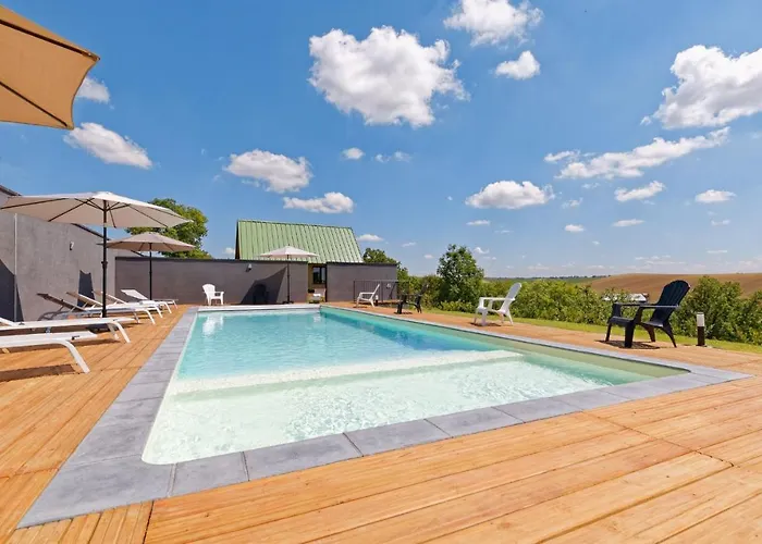 Casa vacanze De Groupes & Piscine De La Maison Bleue Du Gers