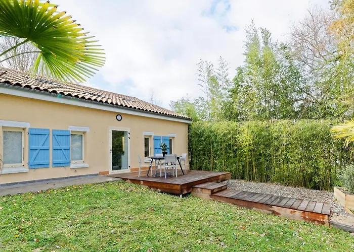 De Groupes & Piscine De La Maison Bleue Du Gers Casa vacanze Savignac-Mona