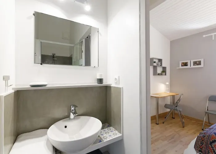 De Groupes & Piscine De La Maison Bleue Du Gers